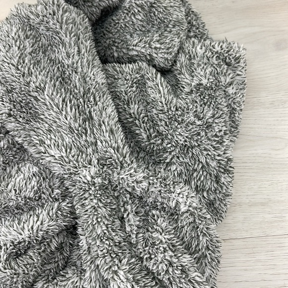 Soft Surroundings Hug Me Cardi Heathered Gray Soft Plush Wrap Medium - Picture 7 of 9